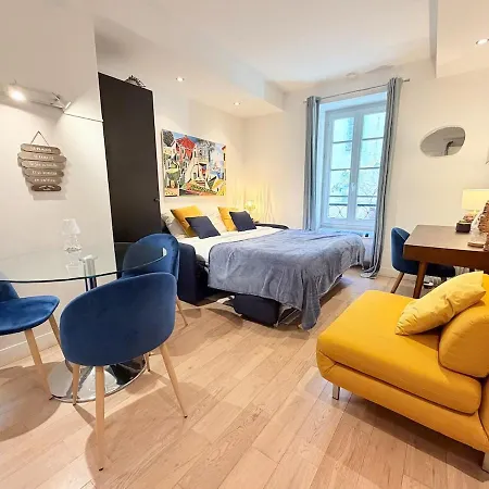 Design Et Lumineux Pres Du Port De Apartament