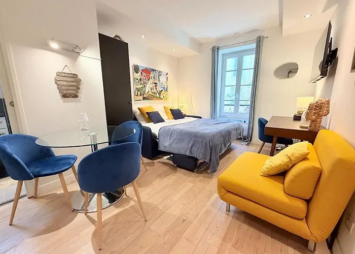 Design Et Lumineux Pres Du Port De Apartament